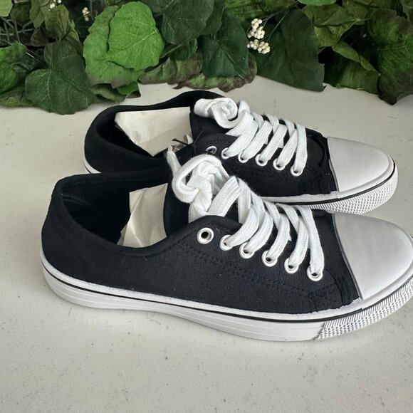 CoXist Black & White Low-Top Lace-Up Canvas Sneakers - Picture 2 of 6